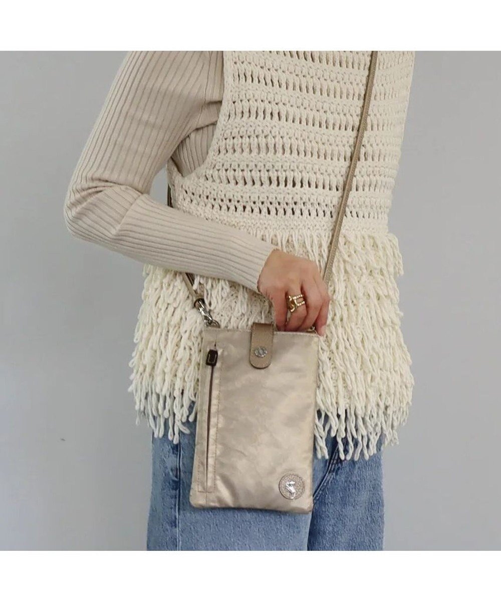 【ペレボルサ/PELLE BORSA】のパスポートサイズショルダーバッグ Alive アライブ 4306 インテリア・キッズ・メンズ・レディースファッション・服の通販 founy(ファニー) ファッション Fashion レディースファッション Fashion for Women コーティング Coating, Coated Finish 軽量 Lightweight, Ultra Light ジャカード/ジャガード Jacquard, Woven Pattern スマート Smart, Elegant 財布 Wallet, Purse チャーム Charm, Pendant パール Pearl, Pearl Accent ポケット Pocket, Pocket Detail メタル Metal, Metal Parts モチーフ Motif, Design Theme おすすめ Recommended / Our Picks 日本製 Made In Japan 旅行 Travel ゴールド|ID: prp329100004680412 ipo3291000000033807283