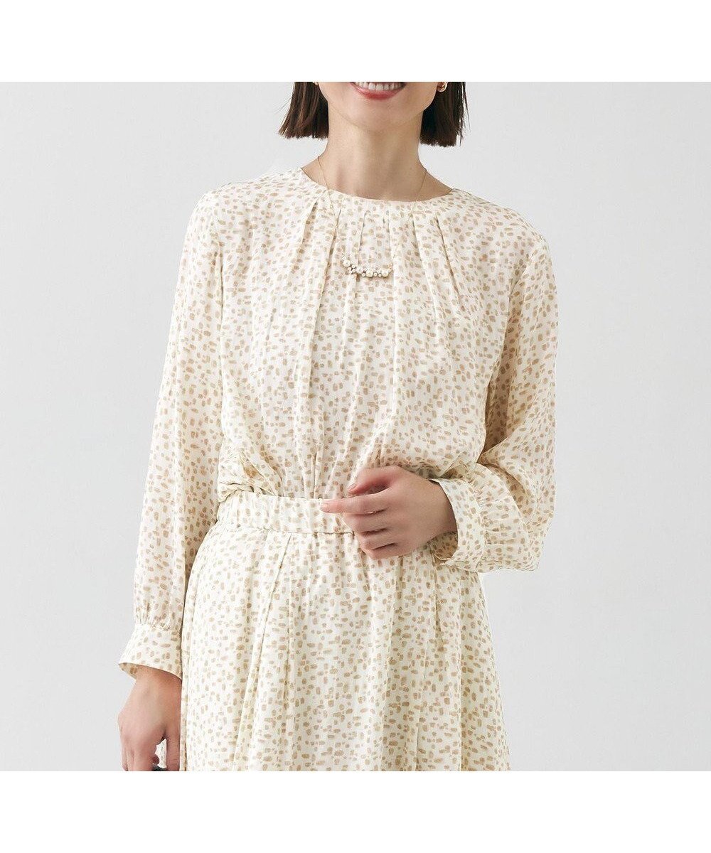 【自由区/JIYU-KU】の【カタログ掲載・セットアップ対応・洗える】ジオメトリックフラワードットプリント ブラウス インテリア・キッズ・メンズ・レディースファッション・服の通販 founy(ファニー) ファッション Fashion レディースファッション Fashion for Women トップス・カットソー Cut & Sew Tops シャツ・ブラウス・オフィスカジュアル Elegant Blouses & Button-Ups セットアップ Matching Sets レディーストップス・ブラウス Tops & Blouses / Assorted Women's Tops ヴィンテージ Vintage Style 春 Spring 洗える Machine Washable シャドー Shadow, Subtle Pattern ジャケット Jacket, Outerwear セットアップ Set-Up, Coordinated Outfit ツイル Twist, Twisted Detail ドット Polka Dot, Dot Pattern ドレープ Drape, Draping Fabric フランス France, French フロント Front, Front Design プリント Print, Printed Pattern モダン Modern, Contemporary S/S・春夏 SS, Spring/Summer, Warm Season おすすめ Recommended / Our Picks 夏 Summer ビジネス 仕事 通勤 Business / Work / Commuting ベージュ系|ID: prp329100004680467 ipo3291000000033807504