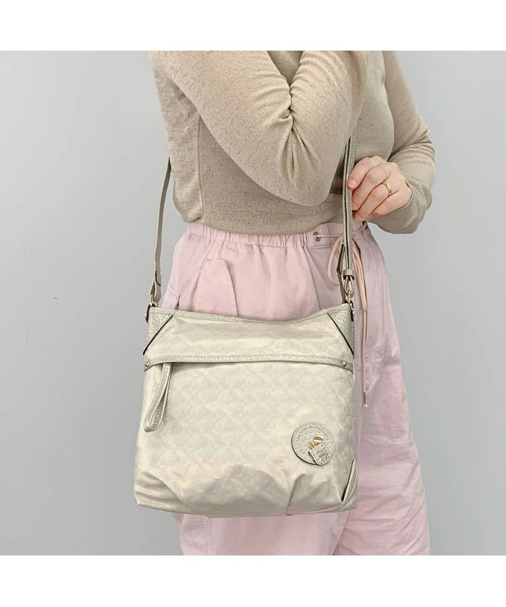 【ペレボルサ/PELLE BORSA】のショルダーバッグ Alive アライブ 4326 インテリア・キッズ・メンズ・レディースファッション・服の通販 founy(ファニー) 　ファッション　Fashion　レディースファッション　Fashion for Women　コーティング　Coating, Coated Finish　軽量　Lightweight, Ultra Light　ジャカード／ジャガード　Jacquard, Woven Pattern　パール　Pearl, Pearl Accent　ポケット　Pocket, Pocket Detail　モチーフ　Motif, Design Theme　おすすめ　Recommended / Our Picks　旅行　Travel　シャンパンゴールド|ID: prp329100004680491 ipo3291000000033807580