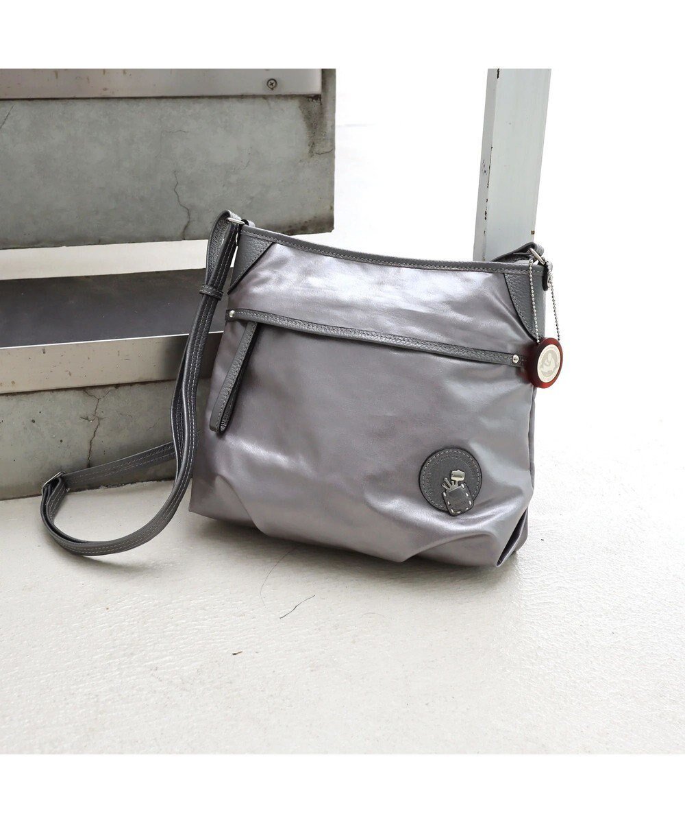 【ペレボルサ/PELLE BORSA】のショルダーバッグ Alive アライブ 4326 インテリア・キッズ・メンズ・レディースファッション・服の通販 founy(ファニー) 　ファッション　Fashion　レディースファッション　Fashion for Women　コーティング　Coating, Coated Finish　軽量　Lightweight, Ultra Light　ジャカード／ジャガード　Jacquard, Woven Pattern　パール　Pearl, Pearl Accent　ポケット　Pocket, Pocket Detail　モチーフ　Motif, Design Theme　おすすめ　Recommended / Our Picks　旅行　Travel　ガンメタ|ID: prp329100004680491 ipo3291000000033807583