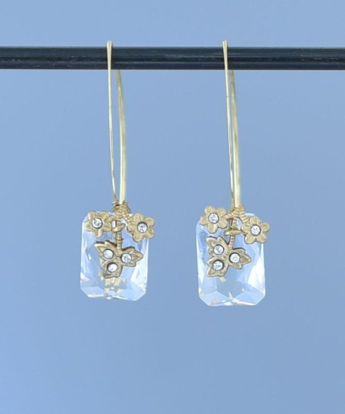 【モンシロ/monshiro】のスイートピーグラスフックピアス インテリア・キッズ・メンズ・レディースファッション・服の通販 founy(ファニー) https://founy.com/ ファッション Fashion レディースファッション Fashion for Women アクセサリー Fashion Accessories クリスタル Crystal, Swarovski ジュエリー Jewelry, Accessories スクエア Square, Square Shape スワロフスキー Swarovski, Crystal Accent テクスチャー Texture, Textured Fabric パーティ Party, Party Style ビジュー Bijou, Jewel-like Accent ボックス Boxy, Box Shape モチーフ Motif, Design Theme セレモニー Ceremony 結婚式 Wedding |ID: prp329100004680579 ipo3291000000033807908