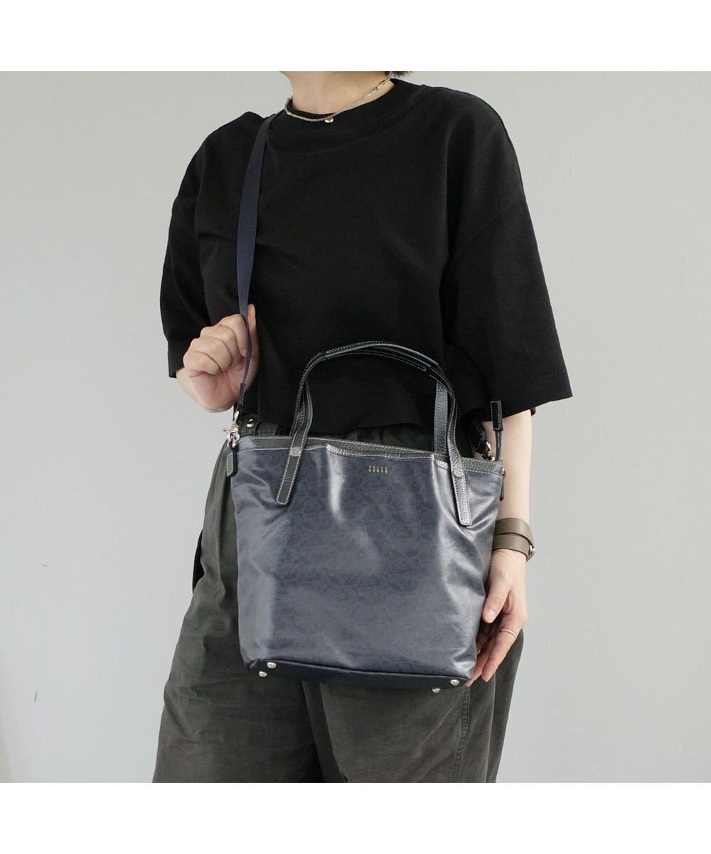 【ペレボルサ/PELLE BORSA】の2WAYミドルサイズトート Alive アライブ 4430 人気、トレンドファッション・服の通販 founy(ファニー) 　ファッション　Fashion　レディースファッション　Fashion for Women　バッグ　Bags　コーティング　Coating, Coated Finish　傘　Umbrella, Parasol　抗菌　Antibacterial, Bacteria-Resistant　軽量　Lightweight, Ultra Light　ショルダー　Shoulder, Shoulder Strap　ジャカード／ジャガード　Jacquard, Woven Pattern　財布　Wallet, Purse　ダメージ　Distressed, Destroyed　パール　Pearl, Pearl Accent　ポケット　Pocket, Pocket Detail　ポーチ　Pouch, Small Case　ミドル　Middle Length, Mid Height　モチーフ　Motif, Design Theme　おすすめ　Recommended / Our Picks　 other-1|ID: prp329100004680607 ipo3291000000033807998