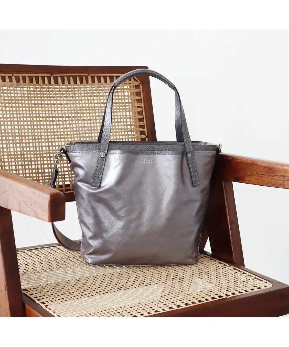 【ペレボルサ/PELLE BORSA】の2WAYミドルサイズトート Alive アライブ 4430 インテリア・キッズ・メンズ・レディースファッション・服の通販 founy(ファニー) 　ファッション　Fashion　レディースファッション　Fashion for Women　バッグ　Bags　コーティング　Coating, Coated Finish　傘　Umbrella, Parasol　抗菌　Antibacterial, Bacteria-Resistant　軽量　Lightweight, Ultra Light　ショルダー　Shoulder, Shoulder Strap　ジャカード／ジャガード　Jacquard, Woven Pattern　財布　Wallet, Purse　ダメージ　Distressed, Destroyed　パール　Pearl, Pearl Accent　ポケット　Pocket, Pocket Detail　ポーチ　Pouch, Small Case　ミドル　Middle Length, Mid Height　モチーフ　Motif, Design Theme　おすすめ　Recommended / Our Picks　ガンメタ|ID: prp329100004680607 ipo3291000000033808001