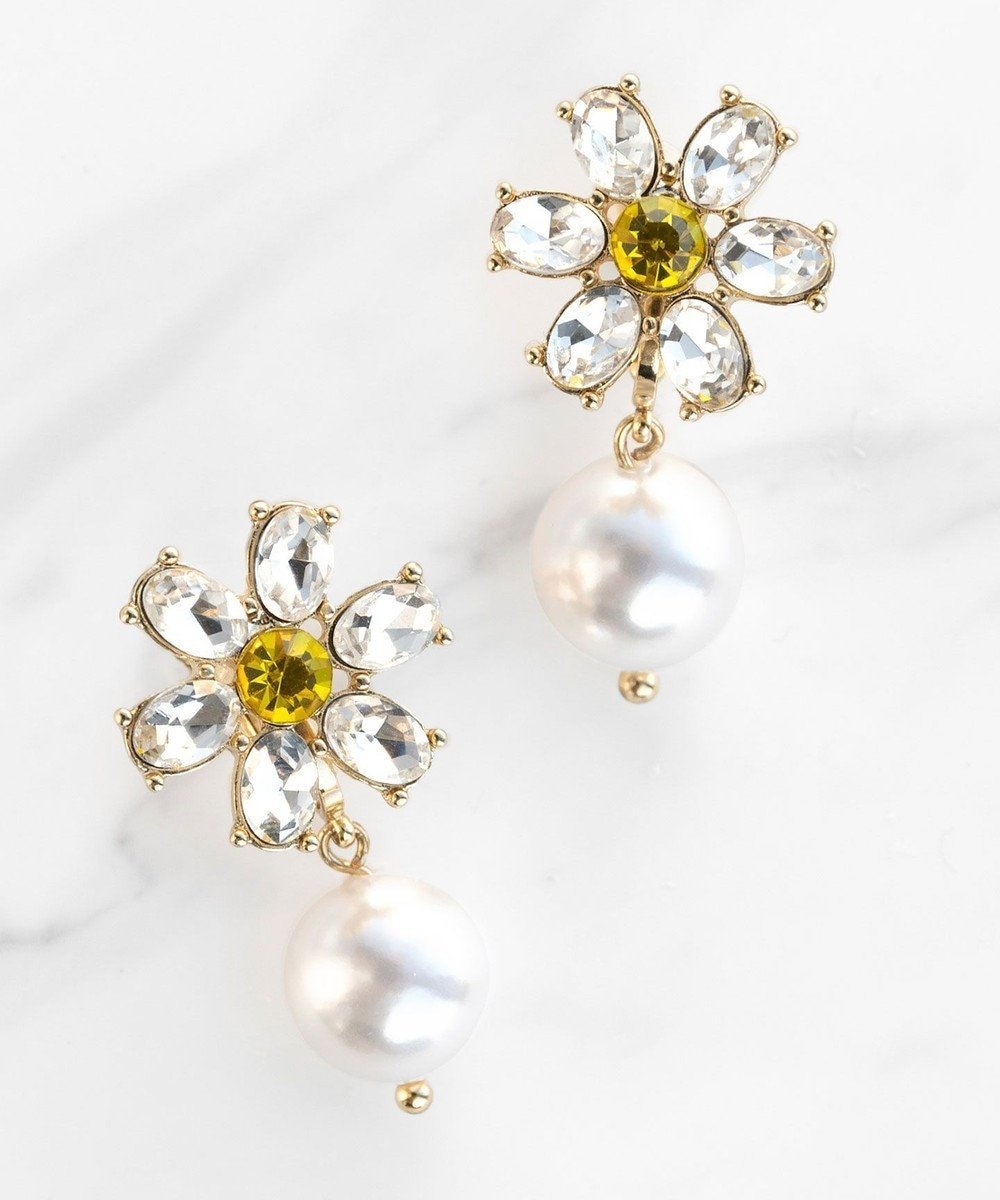 【トッカ/TOCCA】のDAISY BIJOUX&PEARL EARRINGS イヤリング 人気、トレンドファッション・服の通販 founy(ファニー) 　ファッション　Fashion　レディースファッション　Fashion for Women　ジュエリー　Jewelry　ファッションリング　Fashion Rings　イヤリング・フープ・ドロップタイプ　Hoop, Drop & Clip Earrings　2025年　2025　2025春夏・S/S　Spring/Summer 2025 SS25　アクセサリー　Fashion Accessories　イヤリング　Earrings　ストーン　Stone, Gem-Like　センター　Center, Center Line　ドレス　Dress, One-Piece　パール　Pearl, Pearl Accent　ビジュー　Bijou, Jewel-like Accent　フェミニン　Feminine, Girly　エレガント 上品　Elegant　夏　Summer　S/S・春夏　SS, Spring/Summer, Warm Season　 other-1|ID: prp329100004680635 ipo3291000000035634014