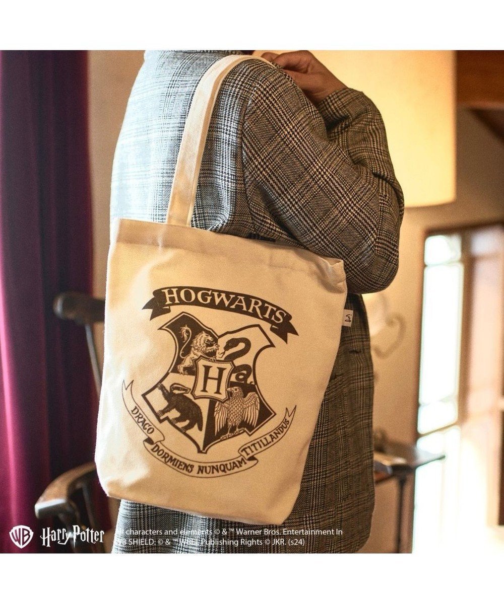 【イング/ing】のing 【ハリー・ポッターコラボレーション】ホグワーツデザイントートバッグ 人気、トレンドファッション・服の通販 founy(ファニー) ファッション Fashion レディースファッション Fashion for Women バッグ Bags キャンバス Canvas, Canvas Fabric シューズ Shoes, Footwear シンプル Simple, Minimal スタイリッシュ Stylish, Fashionable トレンド Trend, Trending Now バランス Balance, Style Balance プリント Print, Printed Pattern ベーシック Basic, Essential おすすめ Recommended / Our Picks other-1|ID: prp329100004680670 ipo3291000000033808216