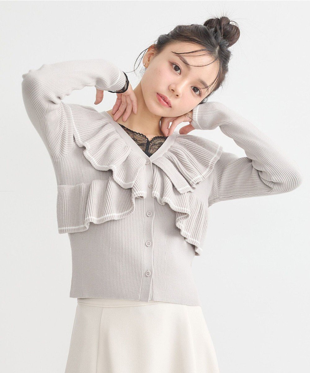 【アースミュージックアンドエコロジー/earth music&ecology】のVネックフリルニットカーディガン インテリア・キッズ・メンズ・レディースファッション・服の通販 founy(ファニー) ファッション Fashion レディースファッション Fashion for Women トップス・カットソー Cut & Sew Tops ニット Knit Tops & Sweaters カーディガン・羽織り Layered Style Cardigans Vネックトップス V-Neck Tops / V-Cut Neckline Shirts おすすめ Recommended / Our Picks カーディガン Cardigan, Knitwear セーター Sweater, Knitwear フィット Fit, Slim Fit フェミニン Feminine, Girly フリル Frill, Ruffle フロント Front, Front Design ポケット Pocket, Pocket Detail ロング Long, Long-Length エレガント 上品 Elegant A/W・秋冬 Autumn/Winter Light Gray|ID: prp329100004680695 ipo3291000000033808304