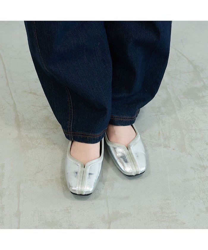 【モード エ ジャコモ/MODE ET JACOMO】のcarino スクエアトゥ切り替えデザインフラットパンプス インテリア・キッズ・メンズ・レディースファッション・服の通販 founy(ファニー) https://founy.com/ ファッション Fashion レディースファッション Fashion for Women 新作・新入荷 New Arrivals / New In クール Cool, Chic シンプル Simple, Minimal スタイリッシュ Stylish, Fashionable トレンド Trend, Trending Now フィット Fit, Slim Fit フェミニン Feminine, Girly フラット Flat, Flat Shoes エレガント 上品 Elegant 日本製 Made In Japan |ID: prp329100004680824 ipo3291000000033808766