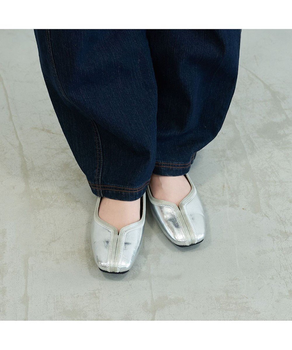 【モード エ ジャコモ/MODE ET JACOMO】のcarino スクエアトゥ切り替えデザインフラットパンプス インテリア・キッズ・メンズ・レディースファッション・服の通販 founy(ファニー) 　ファッション　Fashion　レディースファッション　Fashion for Women　新作・新入荷　New Arrivals / New In　クール　Cool, Chic　シンプル　Simple, Minimal　スタイリッシュ　Stylish, Fashionable　トレンド　Trend, Trending Now　フィット　Fit, Slim Fit　フェミニン　Feminine, Girly　フラット　Flat, Flat Shoes　エレガント 上品　Elegant　日本製　Made In Japan　シルバー|ID: prp329100004680824 ipo3291000000033808767