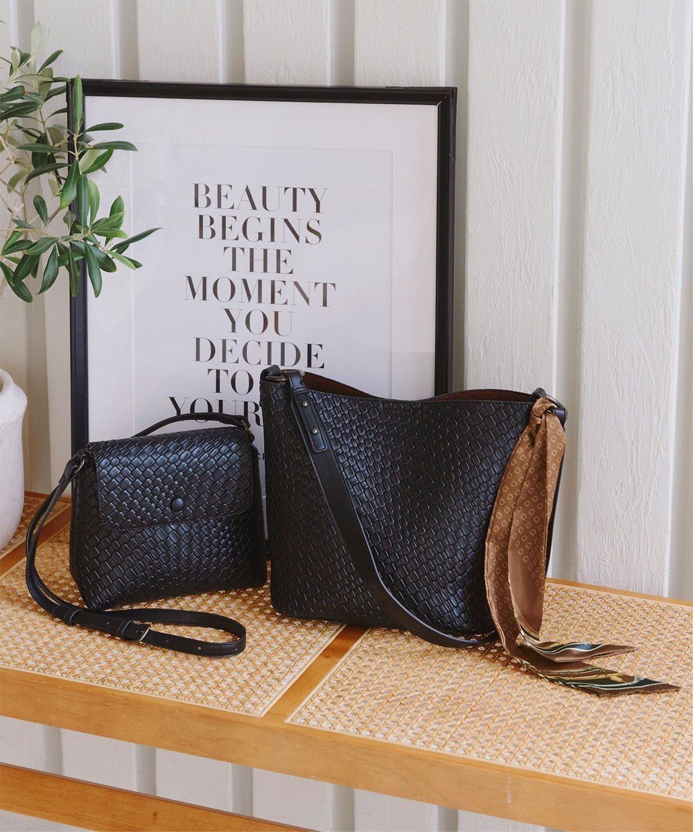 【ティアクラッセ/Tiaclasse】の【2点セット】編み込み風ショルダーバッグ+ショルダーポーチ付き 人気、トレンドファッション・服の通販 founy(ファニー) 　ファッション　Fashion　レディースファッション　Fashion for Women　ポーチ&ミニバッグ　Pouches & Mini Bags　アクセサリー　Fashion Accessories　クロコ　Crocodile, Croc Embossed　シューズ　Shoes, Footwear　ショルダー　Shoulder, Shoulder Strap　シンプル　Simple, Minimal　スカーフ　Scarf, Neckwear　ハンド　Hand, Handmade　ポケット　Pocket, Pocket Detail　ポーチ　Pouch, Small Case　リボン　Ribbon, Bow　再入荷　Restock / Back in Stock　エレガント 上品　Elegant　ギフト プレゼント　Gift / Present　新作・新入荷　New Arrivals / New In　ビジネス 仕事 通勤　Business / Work / Commuting　 other-1|ID: prp329100004680850 ipo3291000000033809045