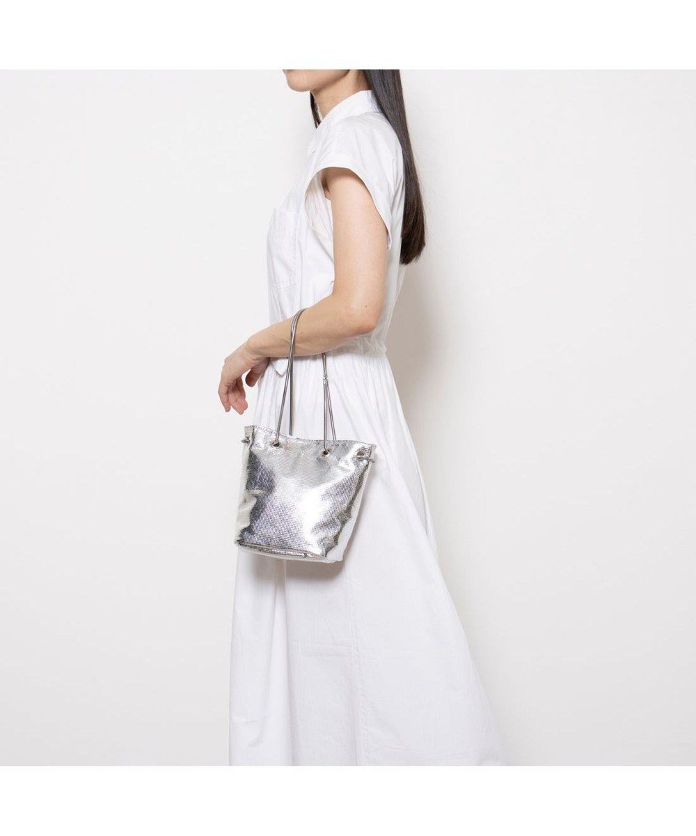 【アンビリオン/UNBILLION】のカシュカシュ cachecache / スネークチェーンメタリックミニバッグ インテリア・キッズ・メンズ・レディースファッション・服の通販 founy(ファニー) 　ファッション　Fashion　レディースファッション　Fashion for Women　バッグ　Bags　カラフル　Colorful Design　巾着　Drawstring Bag, Kinchaku　スマホ　Smartphone, Mobile Device　財布　Wallet, Purse　チェーン　Chain, Chain Strap　ハンド　Hand, Handmade　ミックス　Mix, Mixed Style　モチーフ　Motif, Design Theme　再入荷　Restock / Back in Stock　シルバー|ID: prp329100004681014 ipo3291000000033809778