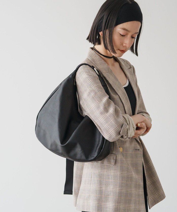 【ラシット/russet】のソフトレザーラウンドビッグショルダーバッグ(CE-1325-WEB) インテリア・キッズ・メンズ・レディースファッション・服の通販 founy(ファニー) https://founy.com/ ファッション Fashion レディースファッション Fashion for Women 傘 Umbrella, Parasol 軽量 Lightweight, Ultra Light ショルダー Shoulder, Shoulder Strap シンプル Simple, Minimal スマート Smart, Elegant 財布 Wallet, Purse トレンド Trend, Trending Now 人気 Popular, Best Seller ハーフ Half, Half-Length バランス Balance, Style Balance ビッグ Big, Oversized フィット Fit, Slim Fit フォルム Silhouette, Form ポケット Pocket, Pocket Detail ラウンド Round, Round Neck リアル Real, Realistic 再入荷 Restock / Back in Stock おすすめ Recommended / Our Picks 日本製 Made In Japan ビジネス 仕事 通勤 Business / Work / Commuting |ID: prp329100004682133 ipo3291000000033815255
