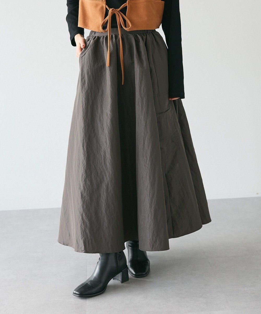 【クラフトスタンダードブティック/CRAFT STANDARD BOUTIQUE】のナイロンワークギャザースカート インテリア・キッズ・メンズ・レディースファッション・服の通販 founy(ファニー) 　ファッション　Fashion　レディースファッション　Fashion for Women　スカート　Skirts　洗える　Machine Washable　フレア　Flare, Flared　ベーシック　Basic, Essential　ポケット　Pocket, Pocket Detail　リップ　Lip, Lip Motif　ワーク　Workwear, Utility Style　A/W・秋冬　Autumn/Winter　2024年　2024　2024-2025秋冬・A/W　Autumn/Winter 2024–25 AW24–25　Charcoal Gray|ID: prp329100004682230 ipo3291000000033815664