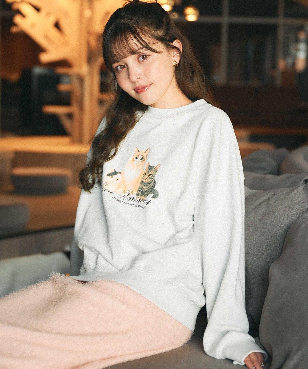 【フェルゥ/Feroux】の【猫カフェMOCHAコラボ】猫ちゃんプリント トレーナー インテリア・キッズ・メンズ・レディースファッション・服の通販 founy(ファニー) 　ファッション　Fashion　レディースファッション　Fashion for Women　トップス・カットソー　Cut & Sew Tops　レディースパーカー・カジュアルフーディー　Casual Hoodies & Sweatshirts　スウェット・クルーネックトップス　Sweatshirts & Crewnecks / Relaxed Fit Sweat Tops　インナー　Innerwear　カットソー　Cut and Sewn Top　コラボ　Collaboration, Collab　切替　Switching, Contrast Panel　スウェット / スエット　Sweatshirt, Sweatwear　トレーナー　Sweatshirt, Trainer　人気　Popular, Best Seller　猫　Cat, Kitty　プリント　Print, Printed Pattern　ペプラム　Peplum, Flared Hem　ポケット　Pocket, Pocket Detail　モチーフ　Motif, Design Theme　ロング　Long, Long-Length　A/W・秋冬　Autumn/Winter　ライトグレー系|ID: prp329100004686640 ipo3291000000034157004