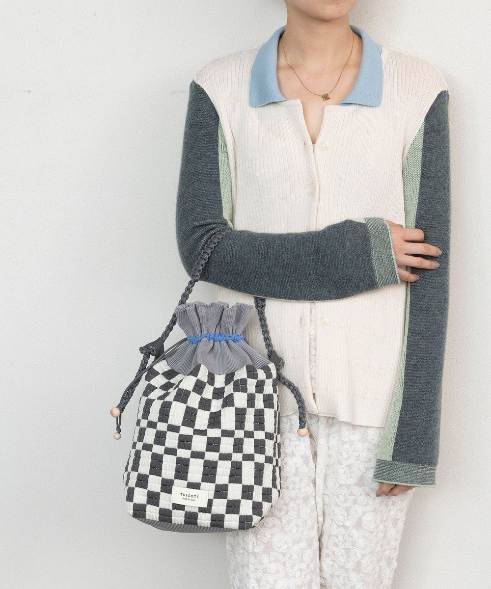 【トリコテ/Tricote】のピクセル巾着ポーチバッグ インテリア・キッズ・メンズ・レディースファッション・服の通販 founy(ファニー) 　ファッション　Fashion　レディースファッション　Fashion for Women　バッグ　Bags　ポーチ&ミニバッグ　Pouches & Mini Bags　巾着　Drawstring Bag, Kinchaku　ショルダー　Shoulder, Shoulder Strap　シンプル　Simple, Minimal　タンブラー　Tumbler, Travel Mug　チェック　Check, Plaid, Tartan　フォルム　Silhouette, Form　ポーチ　Pouch, Small Case　95GRAY|ID: prp329100004686650 ipo3291000000033842843