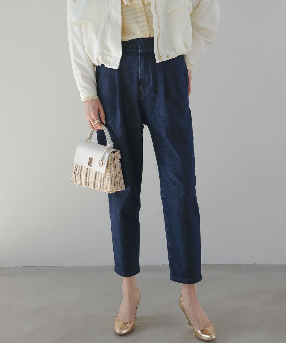 【組曲/KUMIKYOKU】のライトデニム テーパードクロップドパンツ 人気、トレンドファッション・服の通販 founy(ファニー) 　ファッション　Fashion　レディースファッション　Fashion for Women　パンツ　Pants & Trousers　デニムパンツ・ジーンズ・美脚デニム　Denim Jeans & Pants　ギャザー　Gathered, Ruffled　ストレッチ　Stretch, Stretchy Fabric　デニム　Denim, Jeans Material　エレガント 上品　Elegant　夏　Summer　S/S・春夏　SS, Spring/Summer, Warm Season　A/W・秋冬　Autumn/Winter　 other-1|ID: prp329100004688115 ipo3291000000034269972