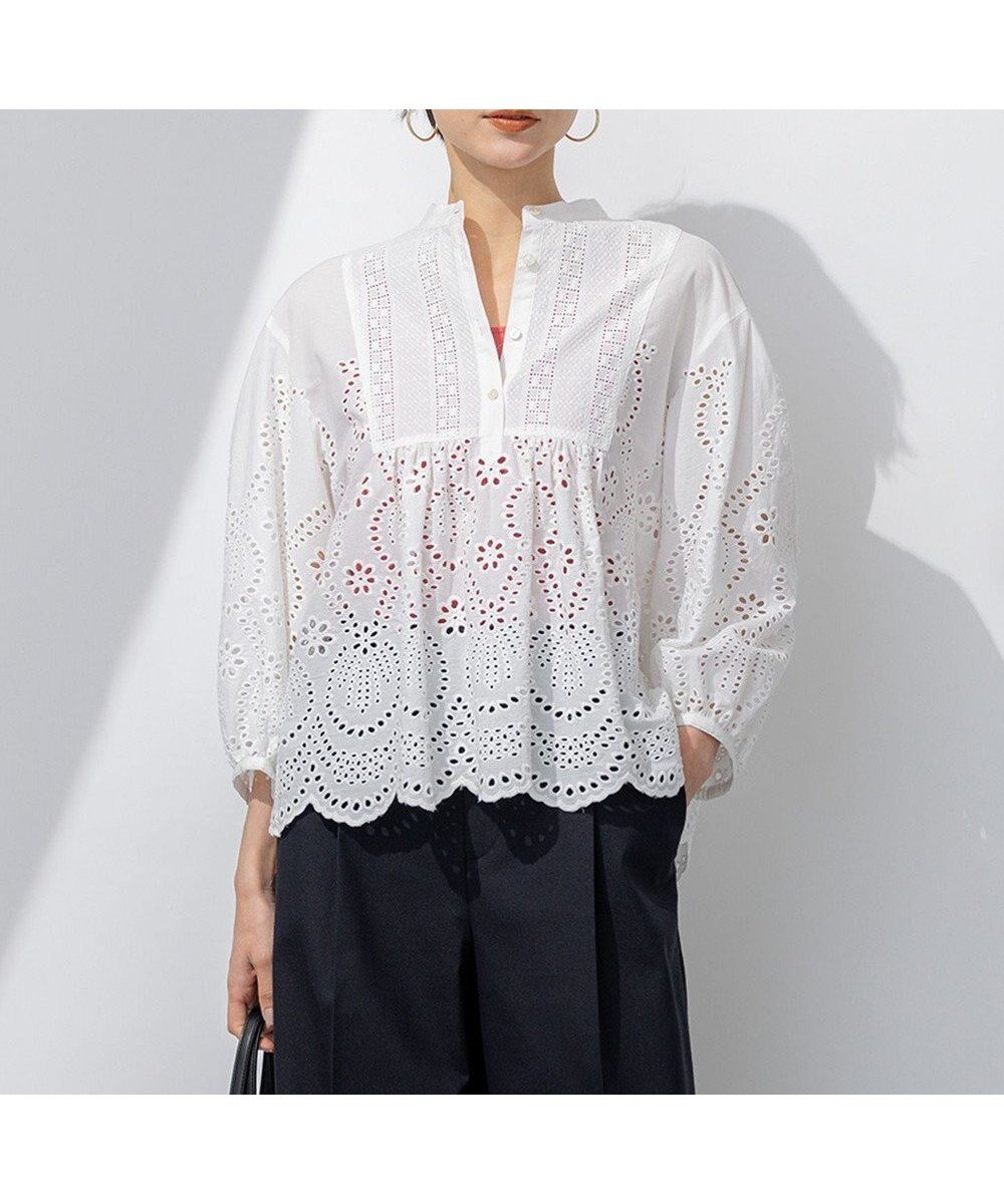 【23区/NIJYUSANKU】の【洗える】コットンエンブロイダリー クロップド ブラウス 人気、トレンドファッション・服の通販 founy(ファニー) 　ファッション　Fashion　レディースファッション　Fashion for Women　トップス・カットソー　Cut & Sew Tops　シャツ・ブラウス・オフィスカジュアル　Elegant Blouses & Button-Ups　春　Spring　洗える　Machine Washable　キャミソール　Camisole, Spaghetti Strap Top　クロップド　Cropped, Short Length　スカラップ　Scallop, Scalloped Edge　ストライプ　Stripe, Striped Pattern　透かし　Cut-Out, Lacework　ダウン　Down, Puffer　デニム　Denim, Jeans Material　トレンド　Trend, Trending Now　フェミニン　Feminine, Girly　レース　Lace, Lace Fabric　S/S・春夏　SS, Spring/Summer, Warm Season　おすすめ　Recommended / Our Picks　夏　Summer　2025年　2025　2025春夏・S/S　Spring/Summer 2025 SS25　 other-1|ID: prp329100004688119 ipo3291000000033854155