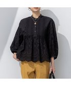 【23区/NIJYUSANKU】の【洗える】コットンエンブロイダリー クロップド ブラウス 人気、トレンドファッション・服の通販 founy(ファニー) ファッション Fashion レディースファッション Fashion for Women トップス・カットソー Cut & Sew Tops シャツ・ブラウス・オフィスカジュアル Elegant Blouses & Button-Ups 春 Spring 洗える Machine Washable キャミソール Camisole, Spaghetti Strap Top クロップド Cropped, Short Length スカラップ Scallop, Scalloped Edge ストライプ Stripe, Striped Pattern 透かし Cut-Out, Lacework ダウン Down, Puffer デニム Denim, Jeans Material トレンド Trend, Trending Now フェミニン Feminine, Girly レース Lace, Lace Fabric S/S・春夏 SS, Spring/Summer, Warm Season おすすめ Recommended / Our Picks 夏 Summer 2025年 2025 2025春夏・S/S Spring/Summer 2025 SS25 thumbnail ブラック系|ID: prp329100004688119 ipo3291000000033854158