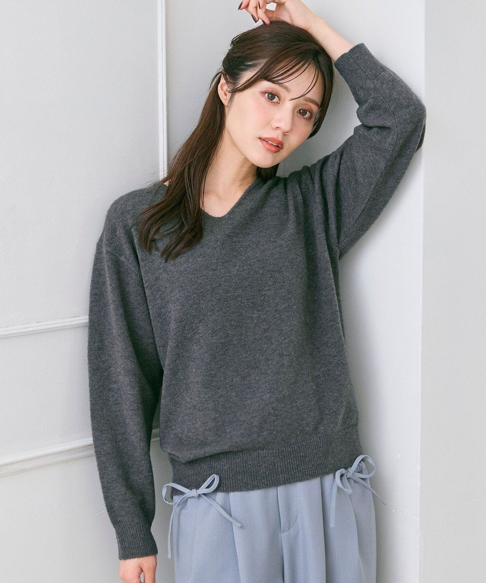 【フェルゥ/Feroux】のVネックニットプルオーバー インテリア・キッズ・メンズ・レディースファッション・服の通販 founy(ファニー) ファッション Fashion レディースファッション Fashion for Women トップス・カットソー Cut & Sew Tops ニット Knit Tops & Sweaters カジュアルプルオーバー・ニットトップス Pullovers & Knit Tops / Casual Pullovers Vネックトップス V-Neck Tops / V-Cut Neckline Shirts アクセサリー Fashion Accessories シンプル Simple, Minimal セーター Sweater, Knitwear ネックレス Necklace, Pendant Necklace フェミニン Feminine, Girly リラックス Relax, Relaxed Fit 冬 Winter / This Winter 春 Spring A/W・秋冬 Autumn/Winter グレー系|ID: prp329100004688153 ipo3291000000033854723
