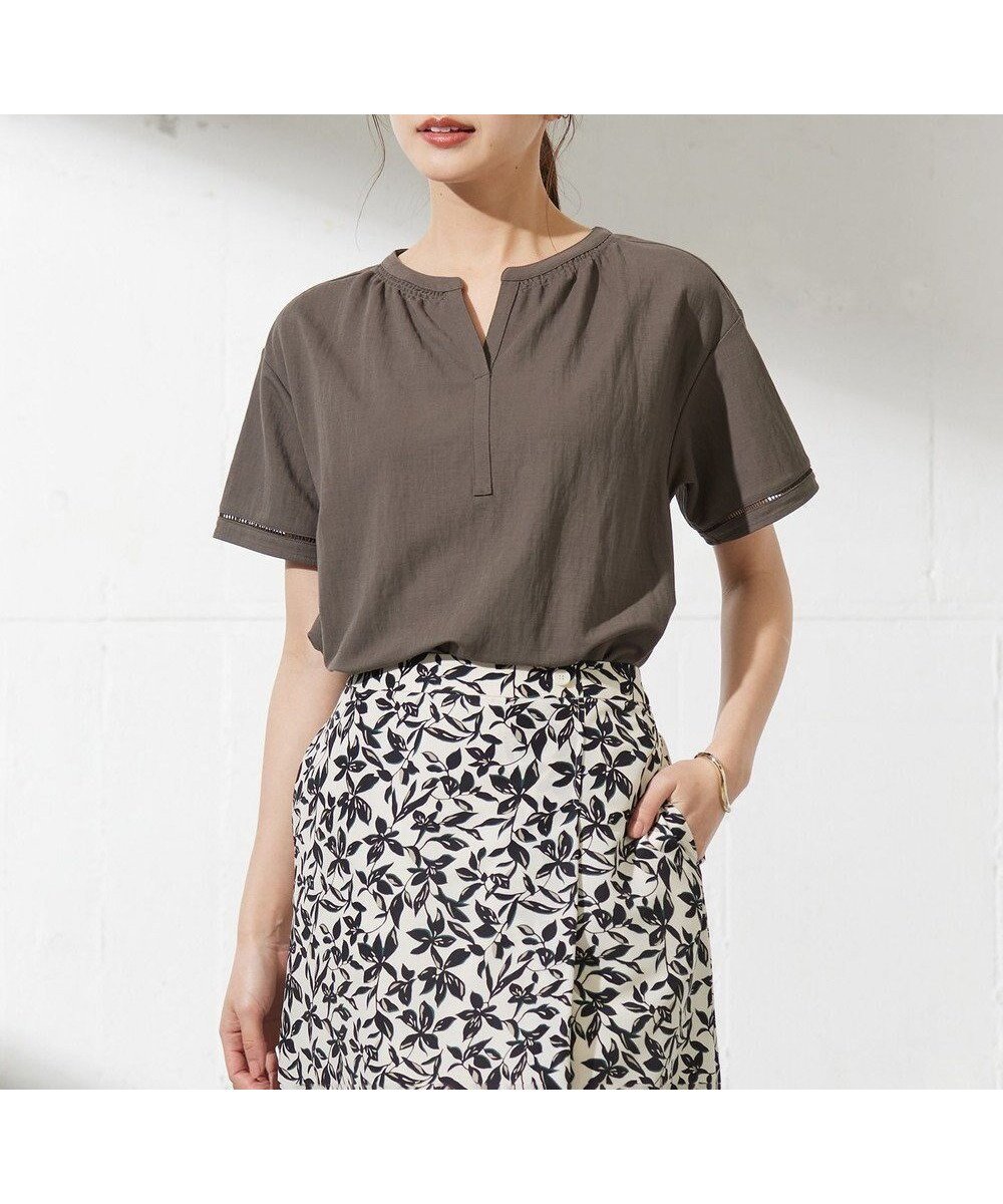 【ジェイ プレス/J.PRESS】のナチュラルジャージー カットソー インテリア・キッズ・メンズ・レディースファッション・服の通販 founy(ファニー) 　ファッション　Fashion　レディースファッション　Fashion for Women　トップス・カットソー　Cut & Sew Tops　シャツ・ブラウス・オフィスカジュアル　Elegant Blouses & Button-Ups　ロングTシャツ・Tシャツ　Longline T-Shirts & Tees　カットソー・ベーシックTシャツ　Cut-and-Sewn Tops / Stretch Tees & Basics　イエロー　Yellow　ヴィンテージ　Vintage Style　春　Spring　カットソー　Cut and Sewn Top　ギャザー　Gathered, Ruffled　ストレッチ　Stretch, Stretchy Fabric　スリーブ　Sleeve, Long Sleeve / Short Sleeve　とろみ　Fluid, Flowy Fabric　人気　Popular, Best Seller　フェミニン　Feminine, Girly　フレンチ　French, French Style　レース　Lace, Lace Fabric　S/S・春夏　SS, Spring/Summer, Warm Season　夏　Summer　ブラウン系|ID: prp329100004689669 ipo3291000000034410976