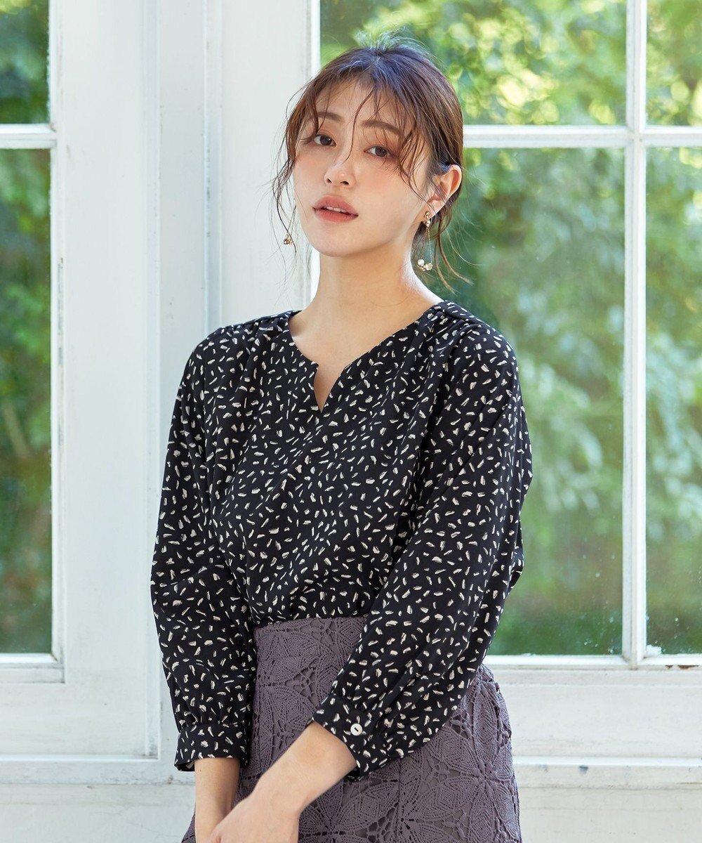 【ティアクラッセ/Tiaclasse】の【洗える】柄プリントブラウス インテリア・キッズ・メンズ・レディースファッション・服の通販 founy(ファニー) ファッション Fashion レディースファッション Fashion for Women トップス・カットソー Cut & Sew Tops シャツ・ブラウス・オフィスカジュアル Elegant Blouses & Button-Ups おすすめ Recommended / Our Picks アニマル Animal Print ウォッシャブル Machine Washable ギャザー Gathered, Ruffled チュニック Tunic, Long Top プリント Print, Printed Pattern 再入荷 Restock / Back in Stock 夏 Summer 新作・新入荷 New Arrivals / New In 春 Spring S/S・春夏 SS, Spring/Summer, Warm Season 洗える Machine Washable 秋 Autumn A/W・秋冬 Autumn/Winter ブラック|ID: prp329100004689816 ipo3291000000034696150