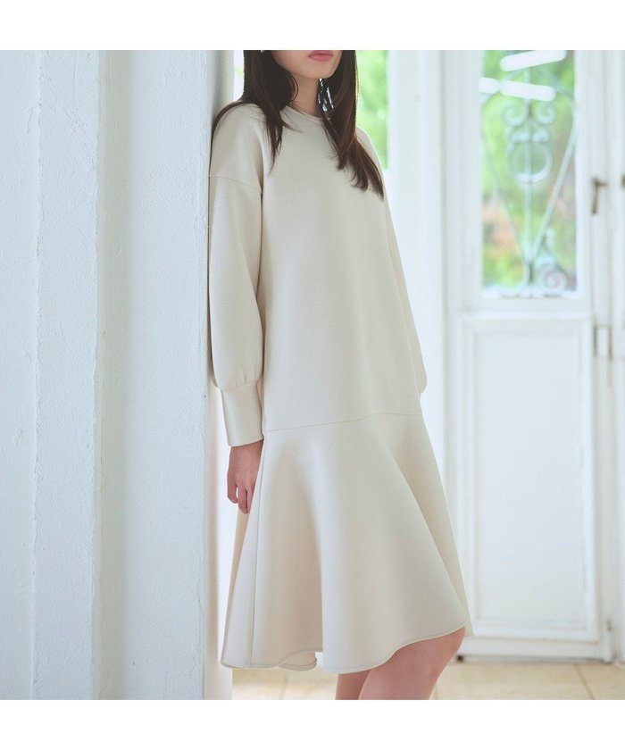 【フェルゥ/Feroux】のバックリボンダンボール ワンピース インテリア・キッズ・メンズ・レディースファッション・服の通販 founy(ファニー) https://founy.com/ ファッション Fashion レディースファッション Fashion for Women ワンピース Dresses スニーカー Sneakers, Trainers ネックレス Necklace, Pendant Necklace パール Pearl, Pearl Accent フェミニン Feminine, Girly フレア Flare, Flared リボン Ribbon, Bow ロング Long, Long-Length 楽ちん Easy Fit, Comfortable A/W・秋冬 Autumn/Winter |ID: prp329100004691814 ipo3291000000033880239