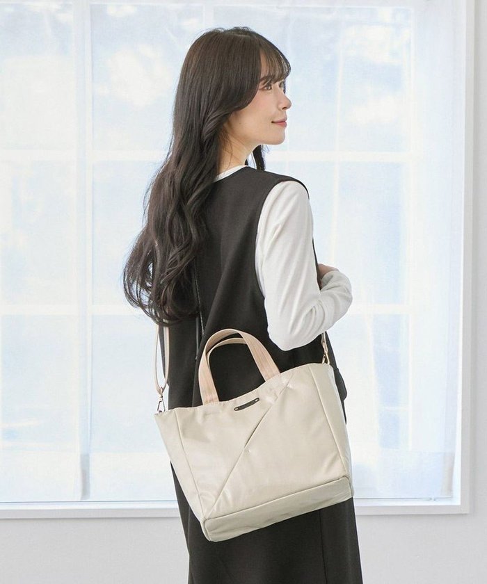 【ルートート/ROOTOTE】の3665【ななめに走るポケットライン】LT.スクエア.スラッシュ-A インテリア・キッズ・メンズ・レディースファッション・服の通販 founy(ファニー) https://founy.com/ ファッション Fashion レディースファッション Fashion for Women カメラ Camera Accessories クール Cool, Chic ショルダー Shoulder, Shoulder Strap シンプル Simple, Minimal スクエア Square, Square Shape スマホ Smartphone, Mobile Device スマート Smart, Elegant 財布 Wallet, Purse フォルム Silhouette, Form プリント Print, Printed Pattern ポケット Pocket, Pocket Detail ポーチ Pouch, Small Case ランダム Random, Irregular リップ Lip, Lip Motif エレガント 上品 Elegant 新作・新入荷 New Arrivals / New In |ID: prp329100004693123 ipo3291000000033886653