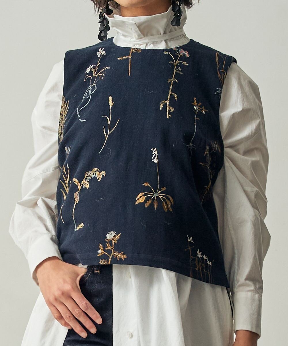 【ムーク/muuc】のボタニカル刺繍ベスト インテリア・キッズ・メンズ・レディースファッション・服の通販 founy(ファニー) ファッション Fashion レディースファッション Fashion for Women アウター Coat / Outerwear Collection トップス・カットソー Cut & Sew Tops ベスト&ジレ / 重ね着スタイル Vests & Gilets カットソー Cut and Sewn Top コンパクト Compact, Small Size シンプル Simple, Minimal ベスト Vest, Waistcoat ボタニカル Botanical, Floral Pattern モチーフ Motif, Design Theme リラックス Relax, Relaxed Fit A/W・秋冬 Autumn/Winter S/S・春夏 SS, Spring/Summer, Warm Season 夏 Summer エレガント 上品 Elegant ネイビー|ID: prp329100004693172 ipo3291000000033886882