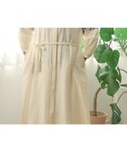 【ムーク/muuc】の〈遠州織物の工場で作られた上質なコットン生地〉〈2WAY〉ビオラ刺繍 タッセル付きウエスト紐あり シェルボタン使用 ノーカラー 羽織り&ワンピースドレス アイボリー|ID: prp329100004694373 ipo3291000000034767570