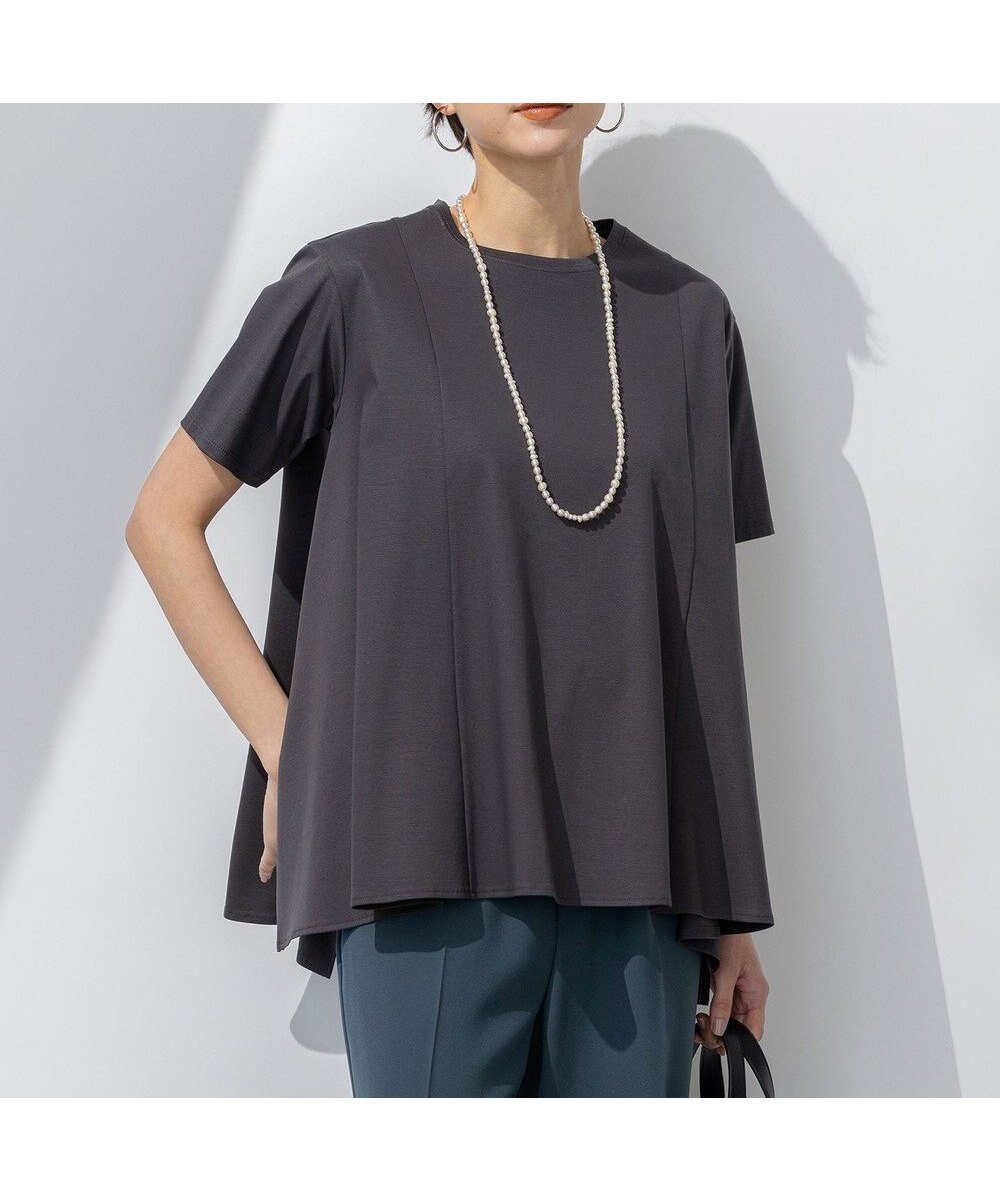 【23区/NIJYUSANKU】の【GLOW6月号掲載/汗じみ防止】スムースデザイン フレア Tシャツ インテリア・キッズ・メンズ・レディースファッション・服の通販 founy(ファニー) 　雑誌掲載アイテム　Magazine Picks & Fashion Features　ファッション雑誌　Fashion Magazines　グロー　GLOW　ファッション　Fashion　レディースファッション　Fashion for Women　トップス・カットソー　Cut & Sew Tops　シャツ・ブラウス・オフィスカジュアル　Elegant Blouses & Button-Ups　ロングTシャツ・Tシャツ　Longline T-Shirts & Tees　カットソー・ベーシックTシャツ　Cut-and-Sewn Tops / Stretch Tees & Basics　イレギュラー　Irregular Design　春　Spring　カットソー　Cut and Sewn Top　吸水　Absorbent, Quick-Dry　ストレート　Straight, Straight Cut　スリーブ　Sleeve, Long Sleeve / Short Sleeve　雑誌　Magazine, Fashion Magazine　フレア　Flare, Flared　フレンチ　French, French Style　ボトム　Bottoms, Lower Wear　6月号　June Issue, Jun. Edition　ワンポイント　One Point, Statement Accent　S/S・春夏　SS, Spring/Summer, Warm Season　夏　Summer　2025年　2025　2025春夏・S/S　Spring/Summer 2025 SS25　グレー系|ID: prp329100004695540 ipo3291000000035633958