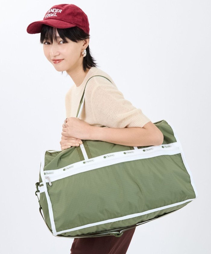 【レスポートサック/LeSportsac】のDELUXE LG WEEKENDER/スペクテイターオリーブ インテリア・キッズ・メンズ・レディースファッション・服の通販 founy(ファニー) https://founy.com/ ファッション Fashion レディースファッション Fashion for Women アウトドア Outdoor Clothing 軽量 Lightweight, Ultra Light シンプル Simple, Minimal スポーツ Sports, Activewear トラベル Travel, Travel Gear 人気 Popular, Best Seller プリント Print, Printed Pattern ボストンバッグ Boston Bag, Retro Bag ポケット Pocket, Pocket Detail 無地 Plain, Solid Color 新作・新入荷 New Arrivals / New In 旅行 Travel |ID: prp329100004696975 ipo3291000000033918632