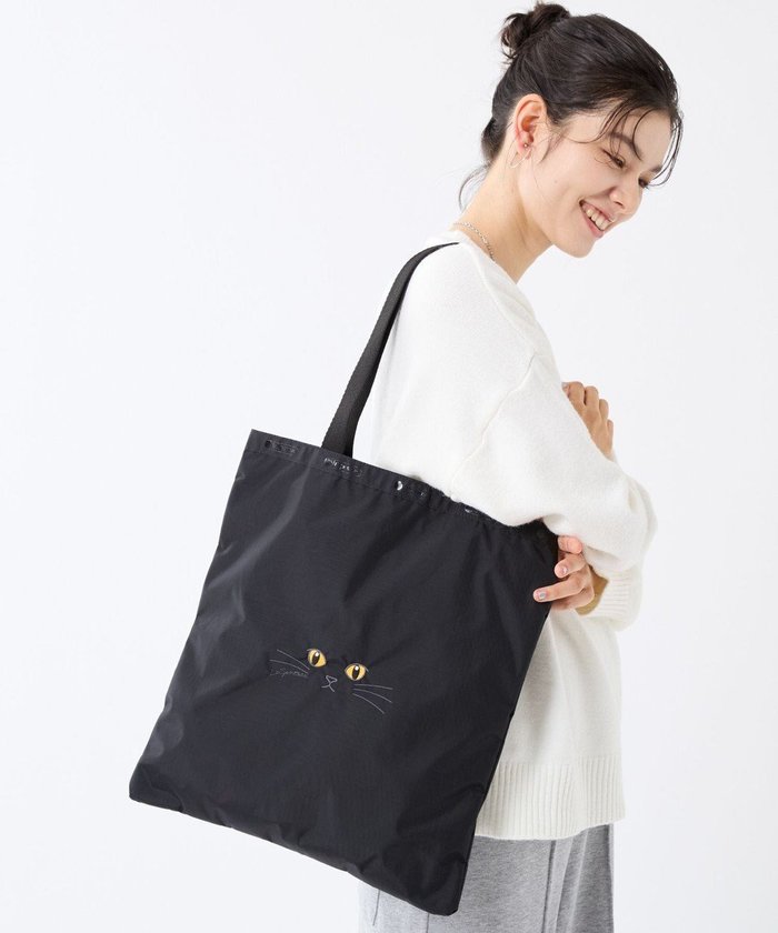 【レスポートサック/LeSportsac】のLARGE EMERALD TOTE/ブラックキャッツエンブロイダリー インテリア・キッズ・メンズ・レディースファッション・服の通販 founy(ファニー) https://founy.com/ ファッション Fashion レディースファッション Fashion for Women バッグ Bags 軽量 Lightweight, Ultra Light シンプル Simple, Minimal スリム Slim, Slim Fit 雑誌 Magazine, Fashion Magazine ネコ Cat, Feline Motif プリント Print, Printed Pattern ポケット Pocket, Pocket Detail ワンポイント One Point, Statement Accent 新作・新入荷 New Arrivals / New In おすすめ Recommended / Our Picks ビジネス 仕事 通勤 Business / Work / Commuting |ID: prp329100004697067 ipo3291000000033919178
