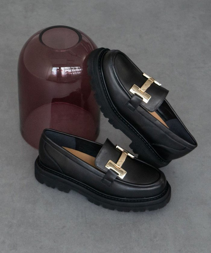 【ブリジット バーキン/Bridget Birkin】の【PARADIS COULEUR】メタルオーナメント撥水ローファー インテリア・キッズ・メンズ・レディースファッション・服の通販 founy(ファニー) https://founy.com/ ファッション Fashion レディースファッション Fashion for Women クッション Cushion, Throw Pillow 軽量 Lightweight, Ultra Light シューズ Shoes, Footwear ドレス Dress, One-Piece フォルム Silhouette, Form ラバー Rubber, Rubber Sole ワイド Wide, Wide Fit ビジネス 仕事 通勤 Business / Work / Commuting |ID: prp329100004697089 ipo3291000000034059487
