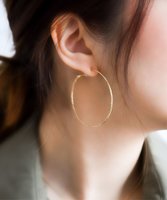 【フィービィー/phoebe】の≪雑誌掲載商品≫ツイストラインフープイヤリング ゴールド 人気、トレンドファッション・服の通販 founy(ファニー) 雑誌掲載アイテム Magazine Picks & Fashion Features ファッション雑誌 Fashion Magazines キャンキャン CanCam ファッション Fashion レディースファッション Fashion for Women ジュエリー Jewelry ファッションリング Fashion Rings イヤリング・フープ・ドロップタイプ Hoop, Drop & Clip Earrings 7月号 July Issue おすすめ Recommended / Our Picks アクセサリー Fashion Accessories イヤリング Earrings ツイスト Tweed, Tweed Fabric フープ Hoop, Hoop Earrings 人気 Popular, Best Seller 雑誌 Magazine, Fashion Magazine |ID:prp329100004698599