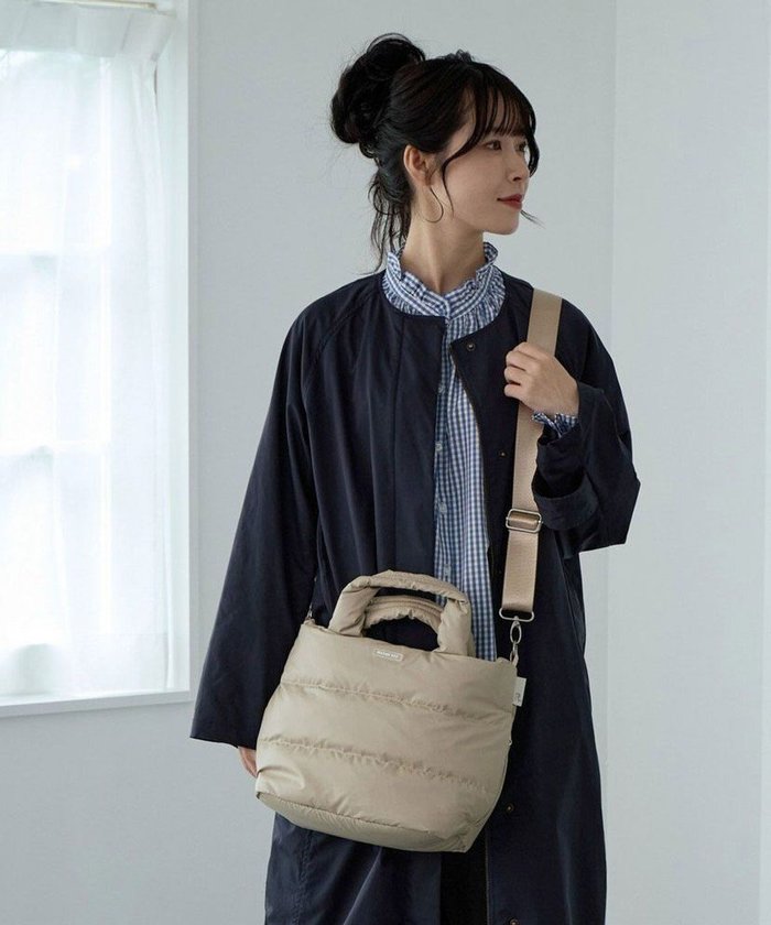 【ルートート/ROOTOTE】の3680【弾む軽さフェザールー】FE.デリ.モデレート-A インテリア・キッズ・メンズ・レディースファッション・服の通販 founy(ファニー) https://founy.com/ ファッション Fashion レディースファッション Fashion for Women カメラ Camera Accessories キルティング Quilted, Quilting ショルダー Shoulder, Shoulder Strap シンプル Simple, Minimal スタイリッシュ Stylish, Fashionable ストール Stole, Wrap スマート Smart, Elegant 財布 Wallet, Purse ダウン Down, Puffer フィット Fit, Slim Fit フェザー Feather, Feather Detail フォルム Silhouette, Form プリント Print, Printed Pattern ボンディング Bonding, Bonded Fabric ポケット Pocket, Pocket Detail ポーチ Pouch, Small Case ランダム Random, Irregular リップ Lip, Lip Motif 新作・新入荷 New Arrivals / New In ビジネス 仕事 通勤 Business / Work / Commuting |ID: prp329100004700083 ipo3291000000033937883