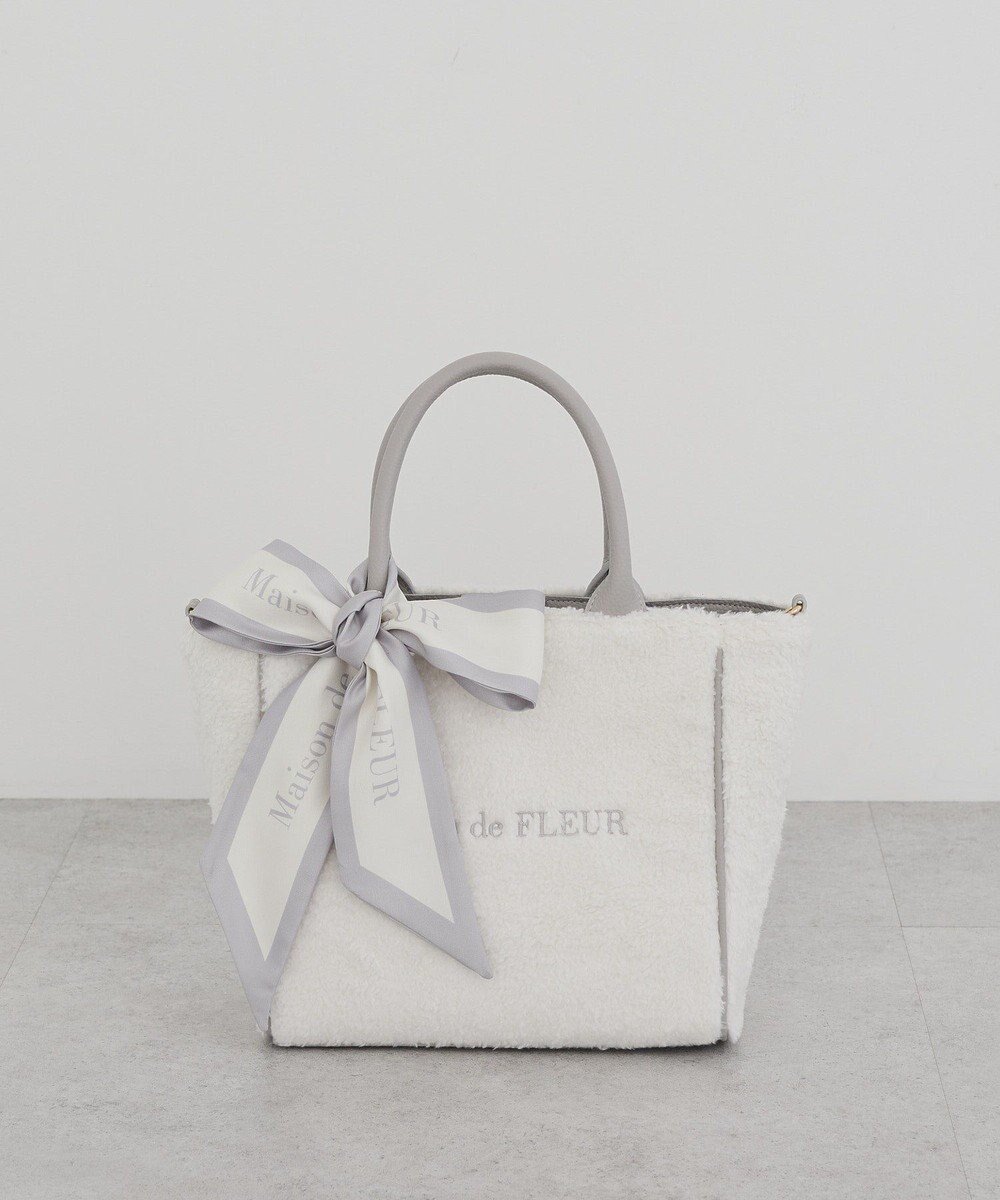 【メゾンドフルール/Maison de FLEUR】のスカーフ付きボア2WayMトートバッグ インテリア・キッズ・メンズ・レディースファッション・服の通販 founy(ファニー) ファッション Fashion レディースファッション Fashion for Women バッグ Bags スカーフ Scarf, Neckwear ポケット Pocket, Pocket Detail Light Blue|ID: prp329100004700338 ipo3291000000033939056