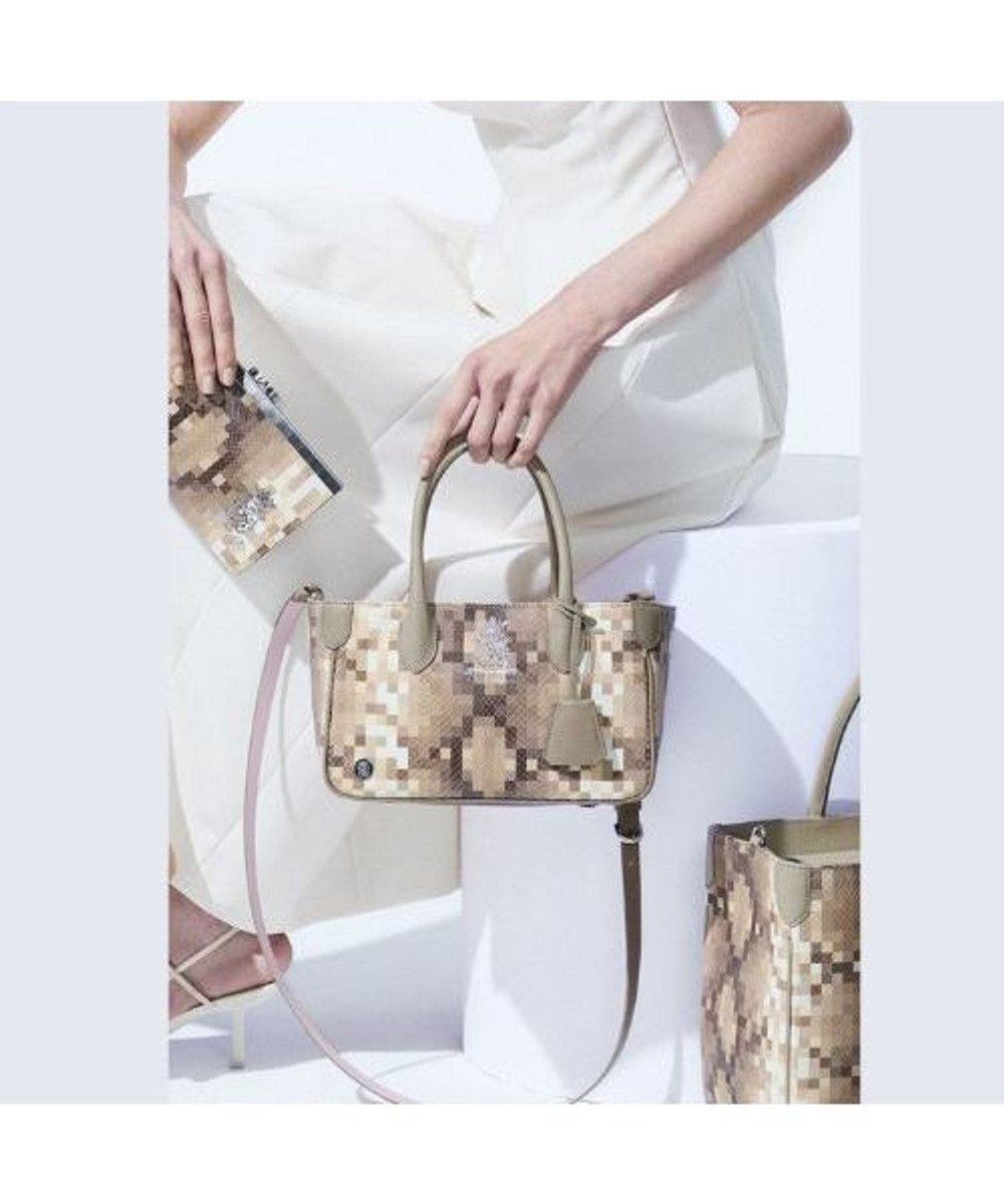 【アクセソワドゥマドモワゼルジャップ/A.D.M.J】の【牛革】スネーク型押し/ミニトート(ショルダーストラップ付) インテリア・キッズ・メンズ・レディースファッション・服の通販 founy(ファニー) ファッション Fashion レディースファッション Fashion for Women バッグ Bags イタリア Italy カッティング Cutting Detail バランス Balance, Style Balance パイソン Python, Snakeskin Pattern プリント Print, Printed Pattern ポケット Pocket, Pocket Detail ポーチ Pouch, Small Case マグネット Magnet, Magnetic Closure モチーフ Motif, Design Theme LATE|ID: prp329100004700498 ipo3291000000033939592