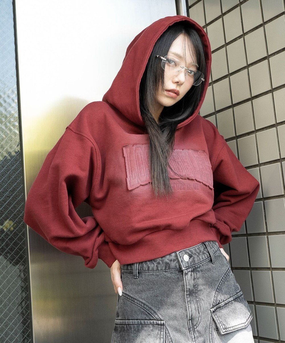 【ウィゴー/WEGO】のグラフィックショートパーカー インテリア・キッズ・メンズ・レディースファッション・服の通販 founy(ファニー) ファッション Fashion レディースファッション Fashion for Women トップス・カットソー Cut & Sew Tops レディースパーカー・カジュアルフーディー Casual Hoodies & Sweatshirts インナー Innerwear 秋 Autumn カーゴパンツ Cargo Pants, Utility Pants ガーリー Girly, Feminine Style キャップ Cap, Baseball Cap グラフィック Graphic, Graphic Design コンパクト Compact, Small Size ショート Short, Short Length スニーカー Sneakers, Trainers スマホ Smartphone, Mobile Device トレンド Trend, Trending Now バランス Balance, Style Balance パーカー Hoodie, Parka フェミニン Feminine, Girly フロント Front, Front Design プリント Print, Printed Pattern プリーツ Pleats, Pleated ルーズ Loose, Oversized 冬 Winter / This Winter A/W・秋冬 Autumn/Winter おすすめ Recommended / Our Picks ワイン|ID: prp329100004701817 ipo3291000000033949690