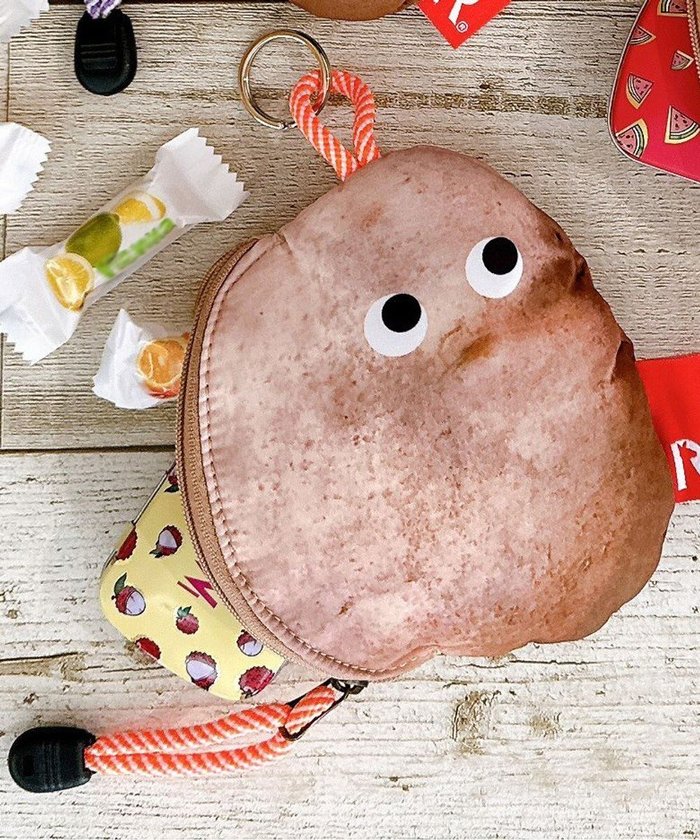 【ルートート/ROOTOTE】の6770【Calbee×ROOTOTE】IP.ウイズルー.カルビーポテトポーチ-B インテリア・キッズ・メンズ・レディースファッション・服の通販 founy(ファニー) https://founy.com/ ファッション Fashion レディースファッション Fashion for Women バッグ Bags ミニ財布・二つ折り財布 Wallets & Card Cases ポーチ&ミニバッグ Pouches & Mini Bags カメラ Camera Accessories 財布 Wallet, Purse チャーム Charm, Pendant プリント Print, Printed Pattern ポーチ Pouch, Small Case ランダム Random, Irregular おすすめ Recommended / Our Picks 新作・新入荷 New Arrivals / New In |ID: prp329100004703667 ipo3291000000033965897