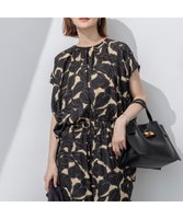 【23区/NIJYUSANKU】の【洗える】Ratti フラワーアートプリント ブラウス 人気、トレンドファッション・服の通販 founy(ファニー) ファッション Fashion レディースファッション Fashion for Women トップス・カットソー Cut & Sew Tops シャツ・ブラウス・オフィスカジュアル Elegant Blouses & Button-Ups イタリア Italy 春 Spring 洗える Machine Washable ギャザー Gathered, Ruffled サテン Satin, Glossy Fabric シアー Sheer, See-Through シンプル Simple, Minimal ジャカード/ジャガード Jacquard, Woven Pattern トレンド Trend, Trending Now バランス Balance, Style Balance フラワー Flower, Floral プリント Print, Printed Pattern ボトム Bottoms, Lower Wear ワイド Wide, Wide Fit S/S・春夏 SS, Spring/Summer, Warm Season 夏 Summer エレガント 上品 Elegant 2025年 2025 2025春夏・S/S Spring/Summer 2025 SS25 |ID:prp329100004704663