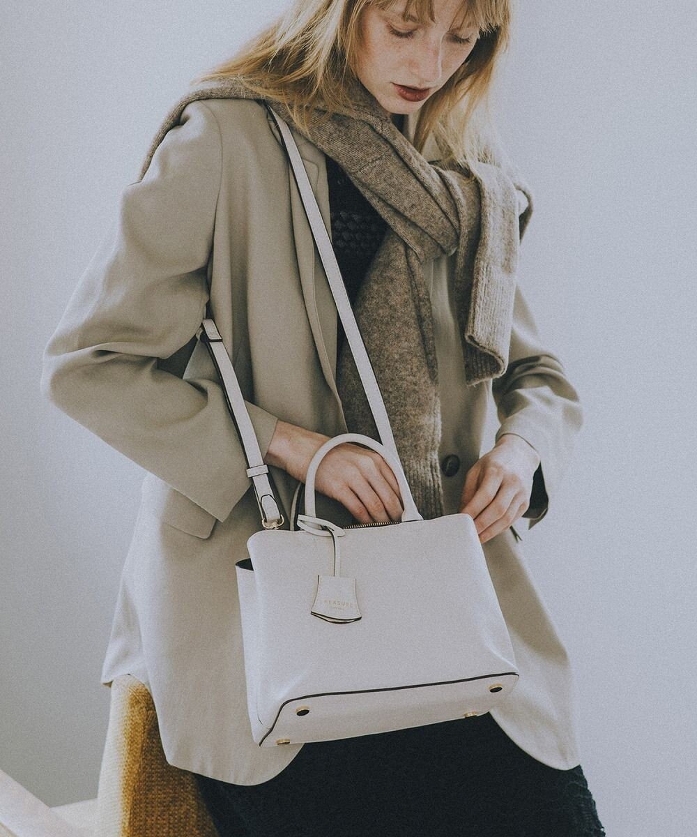 【トプカピ/TOPKAPI】の【TREASURE TOPKAPI】フロントステッチ レザーミニショルダーバッグ インテリア・キッズ・メンズ・レディースファッション・服の通販 founy(ファニー) ファッション Fashion レディースファッション Fashion for Women バッグ Bags コンパクト Compact, Small Size ショルダー Shoulder, Shoulder Strap チャーム Charm, Pendant バランス Balance, Style Balance フロント Front, Front Design 財布 Wallet, Purse クリーム|ID: prp329100004704676 ipo3291000000034189178