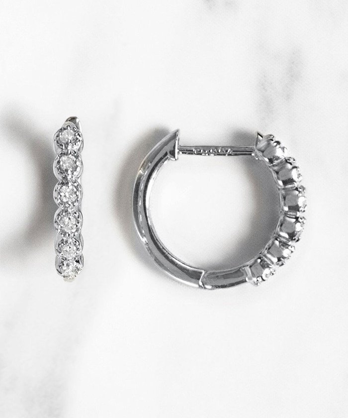 【トッカ/TOCCA】の【WEB限定】FRILL DIAMOND PIERCED EARRINGS K10 ダイヤモンド ピアス インテリア・キッズ・メンズ・レディースファッション・服の通販 founy(ファニー) https://founy.com/ ファッション Fashion レディースファッション Fashion for Women ジュエリー Jewelry ファッションリング Fashion Rings イヤリング・フープ・ドロップタイプ Hoop, Drop & Clip Earrings アクセサリー Fashion Accessories シンプル Simple, Minimal ダイヤモンド Diamond, Brilliant Cut フリル Frill, Ruffle フープ Hoop, Hoop Earrings ポーチ Pouch, Small Case 新作・新入荷 New Arrivals / New In おすすめ Recommended / Our Picks |ID: prp329100004704759 ipo3291000000033974519