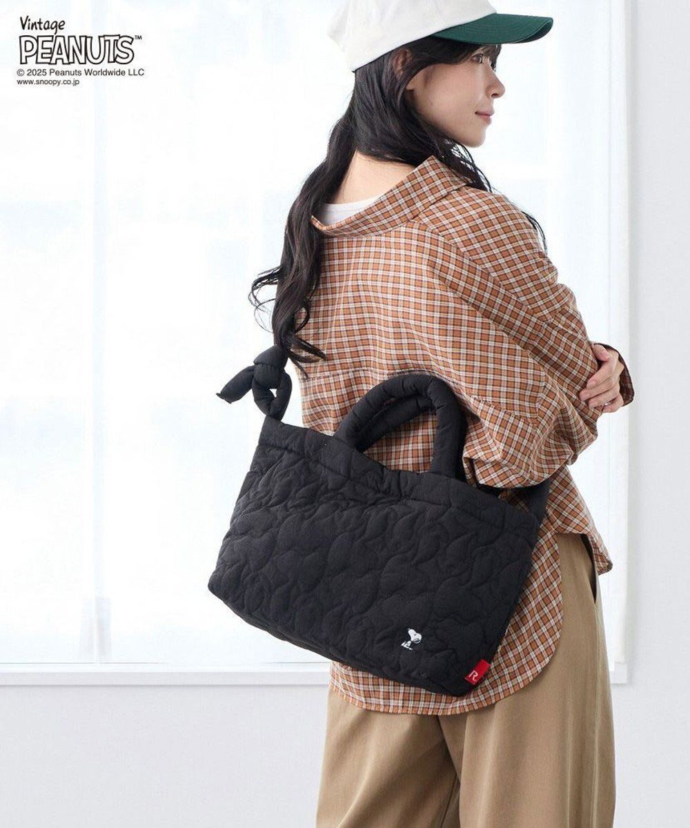 【ルートート/ROOTOTE】の8450【スヌーピー】IP.ミディアム.キルト.ピーナッツ-0N インテリア・キッズ・メンズ・レディースファッション・服の通販 founy(ファニー) 　ファッション　Fashion　レディースファッション　Fashion for Women　バッグ　Bags　カメラ　Camera Accessories　キルティング　Quilted, Quilting　キルト　Quilt, Quilted Fabric　クール　Cool, Chic　シャイニー　Shiny, Glossy Finish　ショルダー　Shoulder, Shoulder Strap　シルバー　Silver, Metallic Silver　スマホ　Smartphone, Mobile Device　ドット　Polka Dot, Dot Pattern　パターン　Pattern, Design Print　プリント　Print, Printed Pattern　ポケット　Pocket, Pocket Detail　ランダム　Random, Irregular　新作・新入荷　New Arrivals / New In　03:マットブラック|ID: prp329100004704762 ipo3291000000033974563