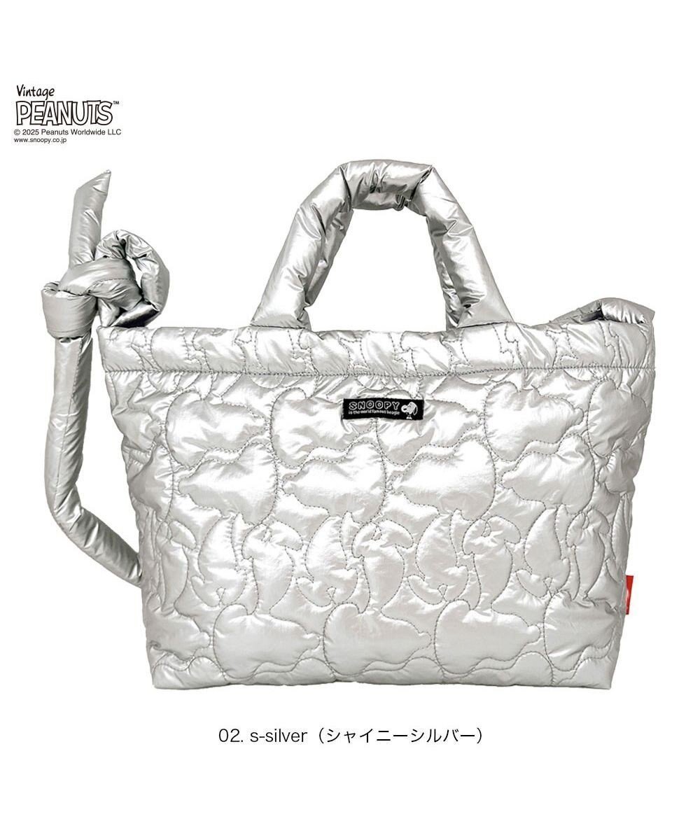 【ルートート/ROOTOTE】の8450【スヌーピー】IP.ミディアム.キルト.ピーナッツ-0N インテリア・キッズ・メンズ・レディースファッション・服の通販 founy(ファニー) 　ファッション　Fashion　レディースファッション　Fashion for Women　バッグ　Bags　カメラ　Camera Accessories　キルティング　Quilted, Quilting　キルト　Quilt, Quilted Fabric　クール　Cool, Chic　シャイニー　Shiny, Glossy Finish　ショルダー　Shoulder, Shoulder Strap　シルバー　Silver, Metallic Silver　スマホ　Smartphone, Mobile Device　ドット　Polka Dot, Dot Pattern　パターン　Pattern, Design Print　プリント　Print, Printed Pattern　ポケット　Pocket, Pocket Detail　ランダム　Random, Irregular　新作・新入荷　New Arrivals / New In　02:シャイニーシルバー|ID: prp329100004704762 ipo3291000000033974568