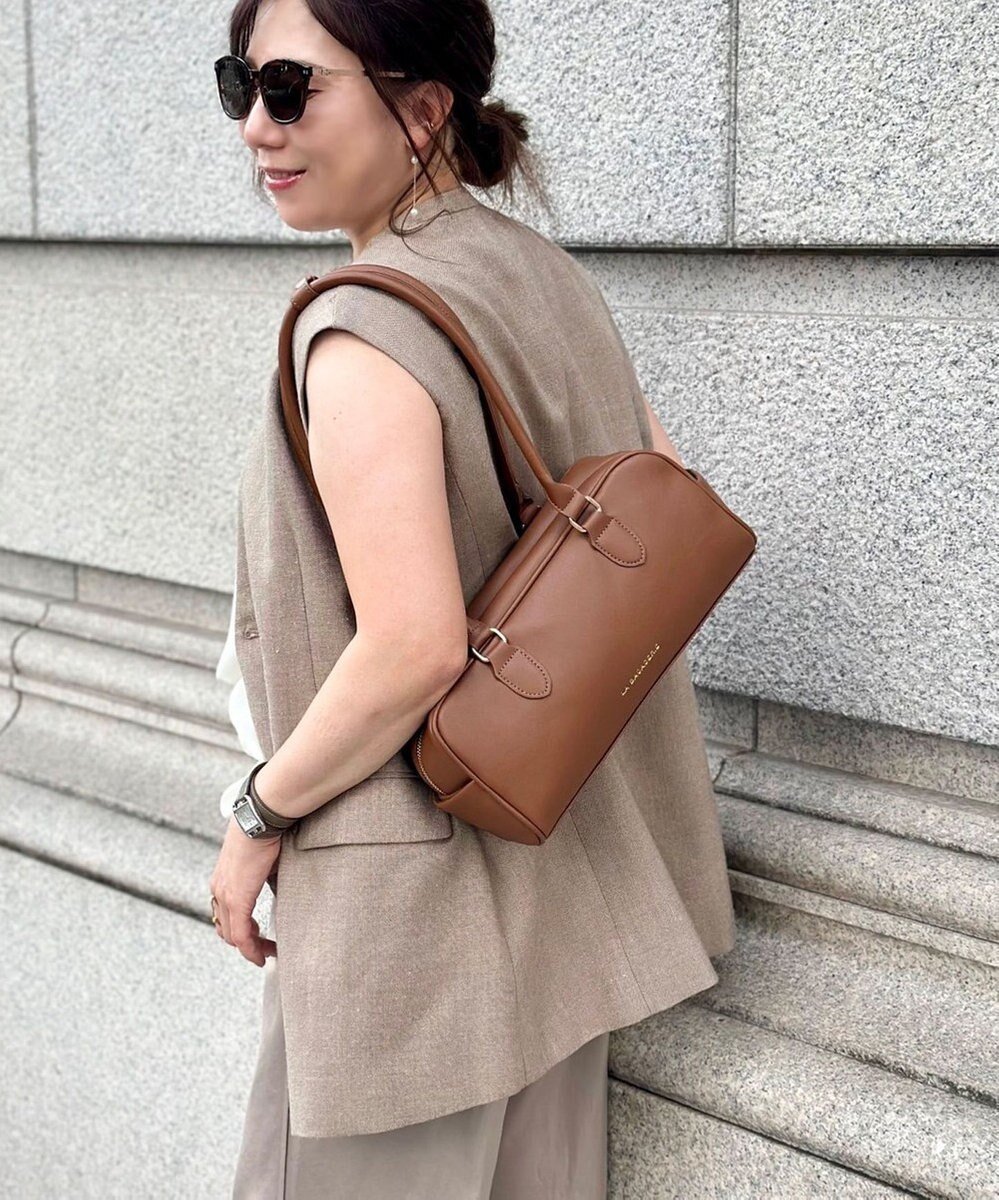 【ラ バガジェリー/LA BAGAGERIE】の【インスタグラマー Chiyoさん×LA BAGAGERIE】スクエアボストン インテリア・キッズ・メンズ・レディースファッション・服の通販 founy(ファニー) ファッション Fashion レディースファッション Fashion for Women オケージョン Occasion Wear スクエア Square, Square Shape スマート Smart, Elegant チャーム Charm, Pendant トレンド Trend, Trending Now ボストン Boston ボストンバッグ Boston Bag, Retro Bag ポケット Pocket, Pocket Detail ビジネス 仕事 通勤 Business / Work / Commuting 楽ちん Easy Fit, Comfortable キャメル|ID: prp329100004704769 ipo3291000000033974608