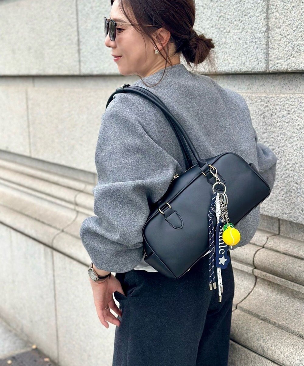 【ラ バガジェリー/LA BAGAGERIE】の【インスタグラマー Chiyoさん×LA BAGAGERIE】スクエアボストン インテリア・キッズ・メンズ・レディースファッション・服の通販 founy(ファニー) ファッション Fashion レディースファッション Fashion for Women オケージョン Occasion Wear スクエア Square, Square Shape スマート Smart, Elegant チャーム Charm, Pendant トレンド Trend, Trending Now ボストン Boston ボストンバッグ Boston Bag, Retro Bag ポケット Pocket, Pocket Detail ビジネス 仕事 通勤 Business / Work / Commuting 楽ちん Easy Fit, Comfortable ブラック|ID: prp329100004704769 ipo3291000000033974609