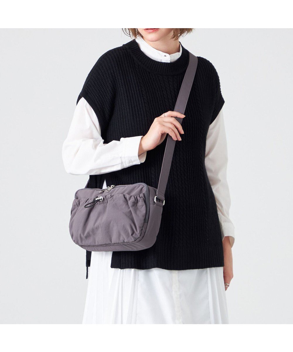 【ラ バガジェリー/LA BAGAGERIE】の【MONICA】クリンクルナイロン ドロストショルダーバッグ 人気、トレンドファッション・服の通販 founy(ファニー) ファッション Fashion レディースファッション Fashion for Women バッグ Bags ハンカチ Handkerchief, Hanky フロント Front, Front Design ポケット Pocket, Pocket Detail ポーチ Pouch, Small Case マグネット Magnet, Magnetic Closure ラップ Wrap, Wrap Design 財布 Wallet, Purse other-1|ID: prp329100004704791 ipo3291000000033974665