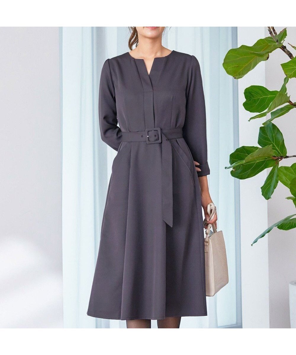 【ティアクラッセ/Tiaclasse】の【洗える】ベルト付キーネックポケットワンピース インテリア・キッズ・メンズ・レディースファッション・服の通販 founy(ファニー) 　ファッション　Fashion　レディースファッション　Fashion for Women　ワンピース　Dresses　ベルト&ウエストマーク　Belts & Waist Accessories　チュニック　Tunic, Long Top　フレア　Flare, Flared　ポケット　Pocket, Pocket Detail　エレガント 上品　Elegant　再入荷　Restock / Back in Stock　新作・新入荷　New Arrivals / New In　洗える　Machine Washable　A/W・秋冬　Autumn/Winter　チャコール|ID: prp329100004705858 ipo3291000000034992233