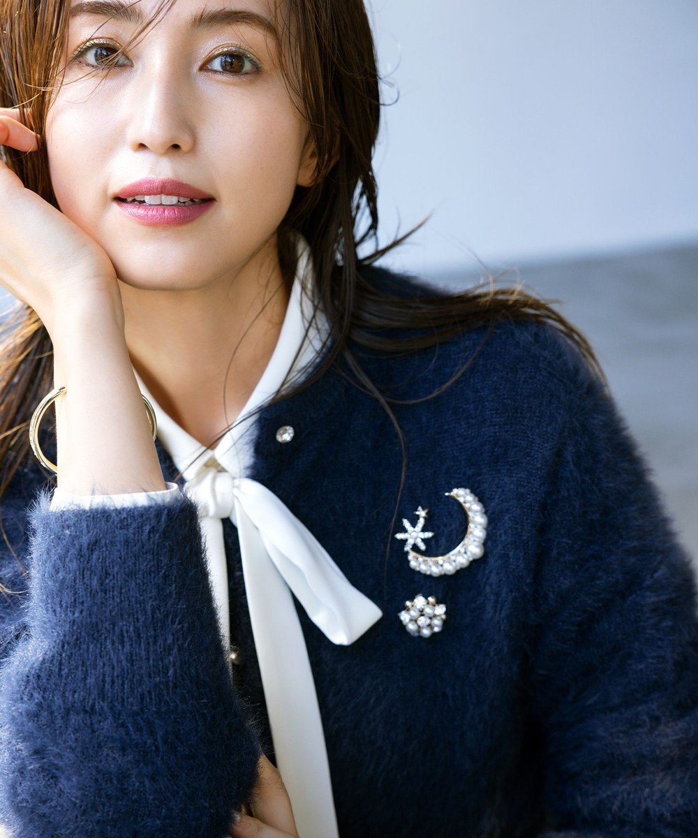 【組曲/KUMIKYOKU】の【前後着用可】2WAYナイロンファー ニット インテリア・キッズ・メンズ・レディースファッション・服の通販 founy(ファニー) ファッション Fashion レディースファッション Fashion for Women トップス・カットソー Cut & Sew Tops ニット Knit Tops & Sweaters カーディガン・羽織り Layered Style Cardigans インナー Innerwear カーディガン Cardigan, Knitwear コンパクト Compact, Small Size シンプル Simple, Minimal トレンド Trend, Trending Now ビジュー Bijou, Jewel-like Accent モダン Modern, Contemporary エレガント 上品 Elegant A/W・秋冬 Autumn/Winter ネイビー系|ID: prp329100004706977 ipo3291000000034178750