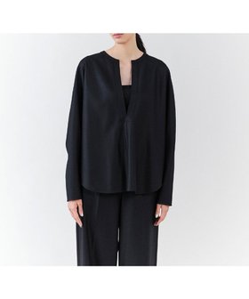 【23区/NIJYUSANKU】の【エステータ】ウールツイルジャージー スリットネック ブラウス 人気、トレンドファッション・服の通販 founy(ファニー) ファッション Fashion レディースファッション Fashion for Women トップス・カットソー Cut & Sew Tops シャツ・ブラウス・オフィスカジュアル Elegant Blouses & Button-Ups インナー Innerwear カットソー Cut and Sewn Top ストレッチ Stretch, Stretchy Fabric スリット Slit, Slit Detail セットアップ Set-Up, Coordinated Outfit タートルネック Turtleneck, High Neck デコルテ Décolleté, Neckline 長袖 Long Sleeve, Full Sleeve フロント Front, Front Design A/W・秋冬 Autumn/Winter 冬 Winter / This Winter 新作・新入荷 New Arrivals / New In おすすめ Recommended / Our Picks |ID:prp329100004707049