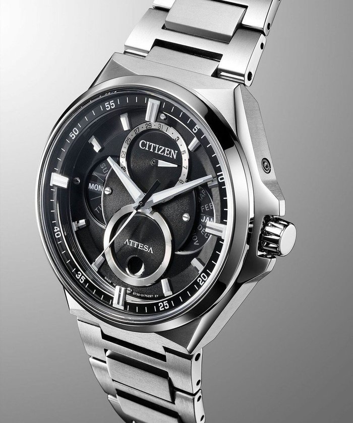 【シチズン/CITIZEN / MEN】の【トリプルカレンダー ムーンフェイズ】スーツスタイルとカジュアルの両方で使える力強く軽快なデザインの光発電腕時計 インテリア・キッズ・メンズ・レディースファッション・服の通販 founy(ファニー) https://founy.com/ ファッション Fashion メンズファッション Fashion for Men エレガント 上品 Elegant 腕時計 Wristwatch ガラス Glass, Glassware コーティング Coating, Coated Finish シルバー Silver, Metallic Silver スポーティ Sporty, Casual Athletic スーツ Suit, Formalwear トリプル Triple, Three Layers 時計 Watch, Wristwatch ビジネス 仕事 通勤 Business / Work / Commuting |ID: prp329100004708116 ipo3291000000034005628